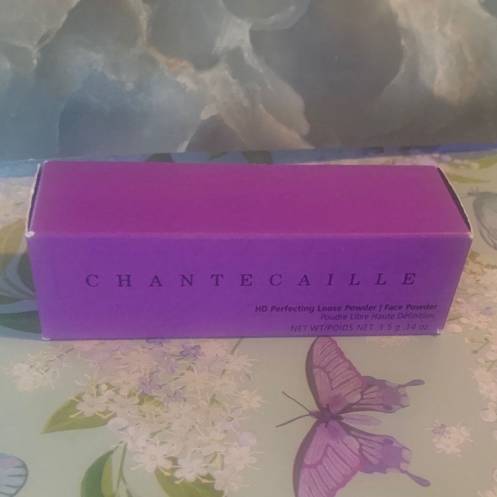 Chantecaille HD Loose Powder in Purple Box